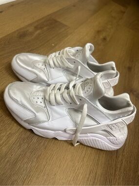 Nike Air Huarache Run Triple White Sneakers Women’s 8.5